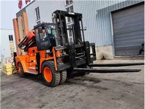 16t viljuškar uparen sa kranom