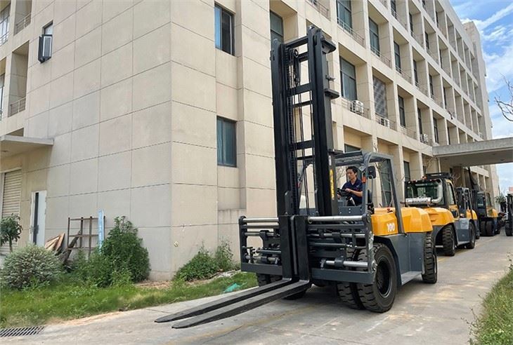SOCMA 10t Forklift For Rent
